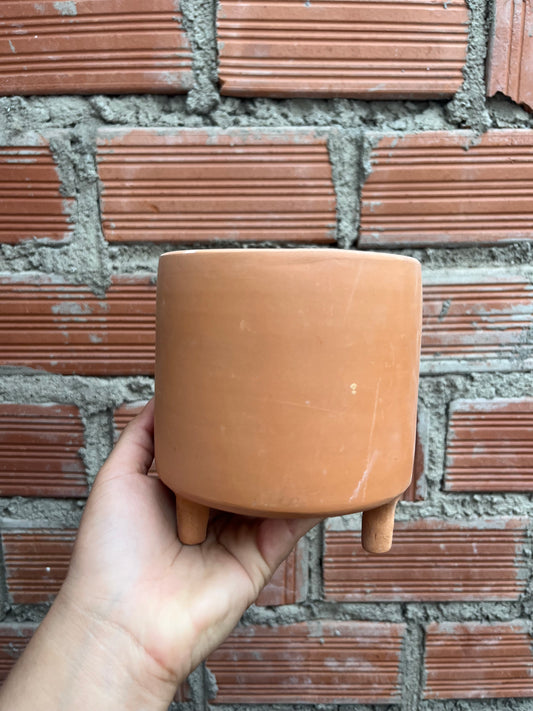 Maceta patitas arcilla